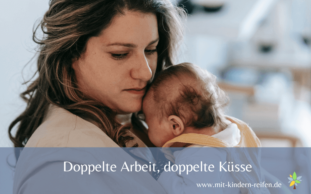 Mutter hält Baby, was bedeutet es, alleinerziehend zu sein, alleinbegleitend, getrennterziehend, einelternfamilie